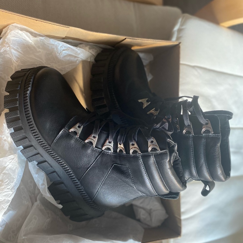 Brand New Platform Boots size 8 leather